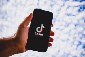 Como Viralizar no TikTok: Estratégias para Crescer na Pradonn